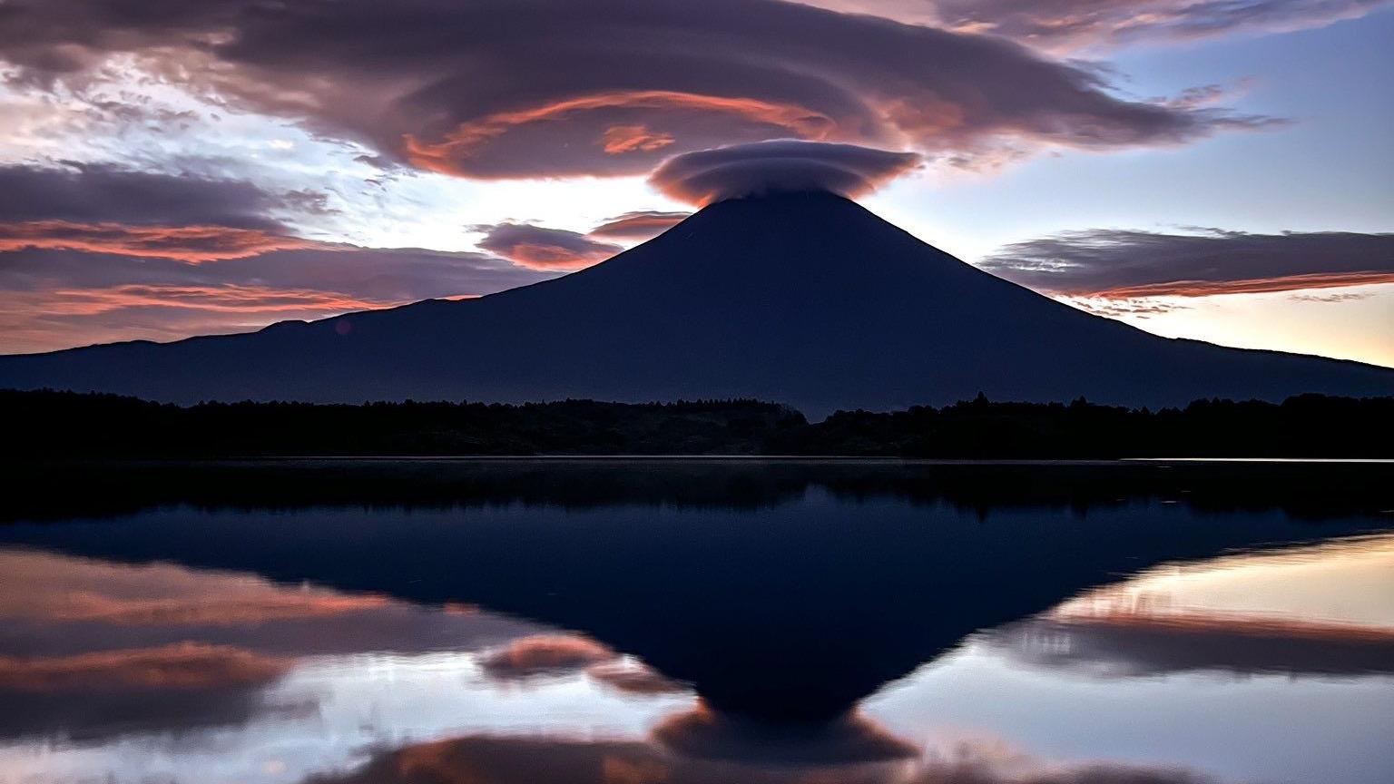 四川省|日本富士山出现神秘云系，是不是喷发前兆？
