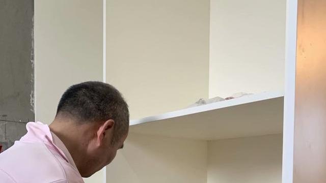 卧室转角装弧形柜，入住才知被坑了，换L型衣柜，转角就是衣帽间