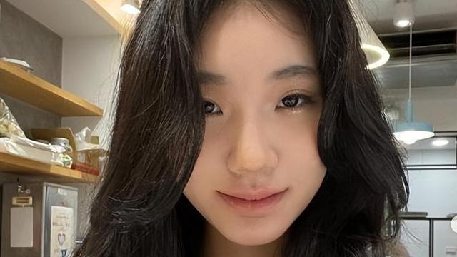 小S|小S女儿长得丑？二女儿晒美照酷似韩系美少女，网友直呼快点出道