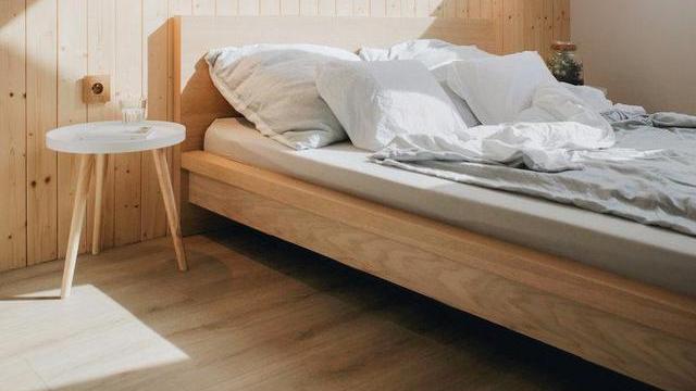 ?55平小户型，浅原木厨房和卧室，扩大空间还拥有大自然的舒适感