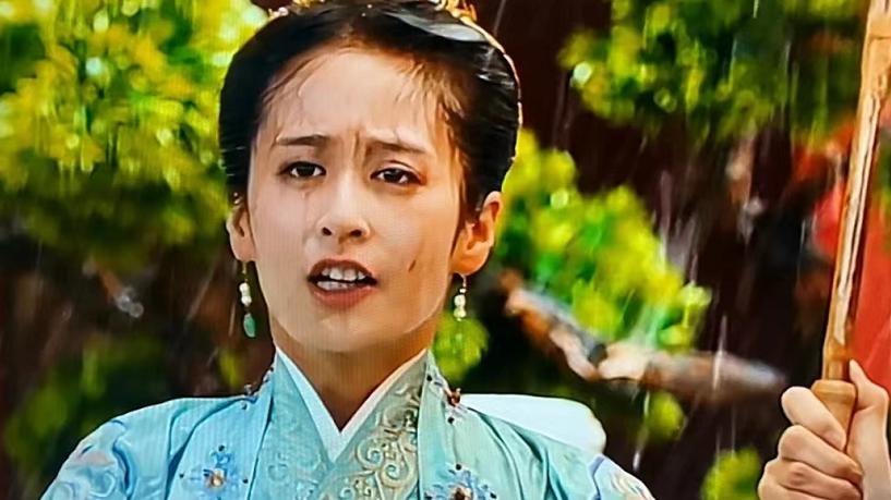 颖儿|《山河月明》颖儿淋雨脱妆好出戏，被网友调侃像茶叶蛋，演技获好评！