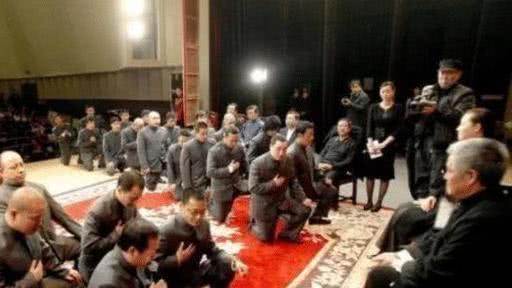 赵本山|赵本山辉煌时期有多强？怀中抱美人都不算什么，这才叫霸气