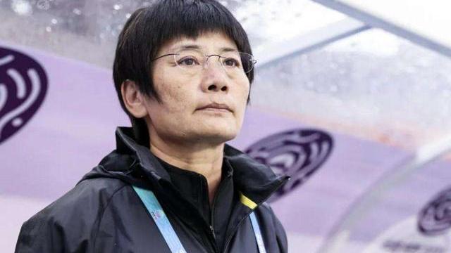 水庆霞|女足0-2落后，水庆霞中场更衣室激情演讲，下半场3球疯狂翻盘