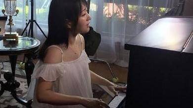 参观杨钰莹住的豪宅，如今50多岁了，装修依然很少女