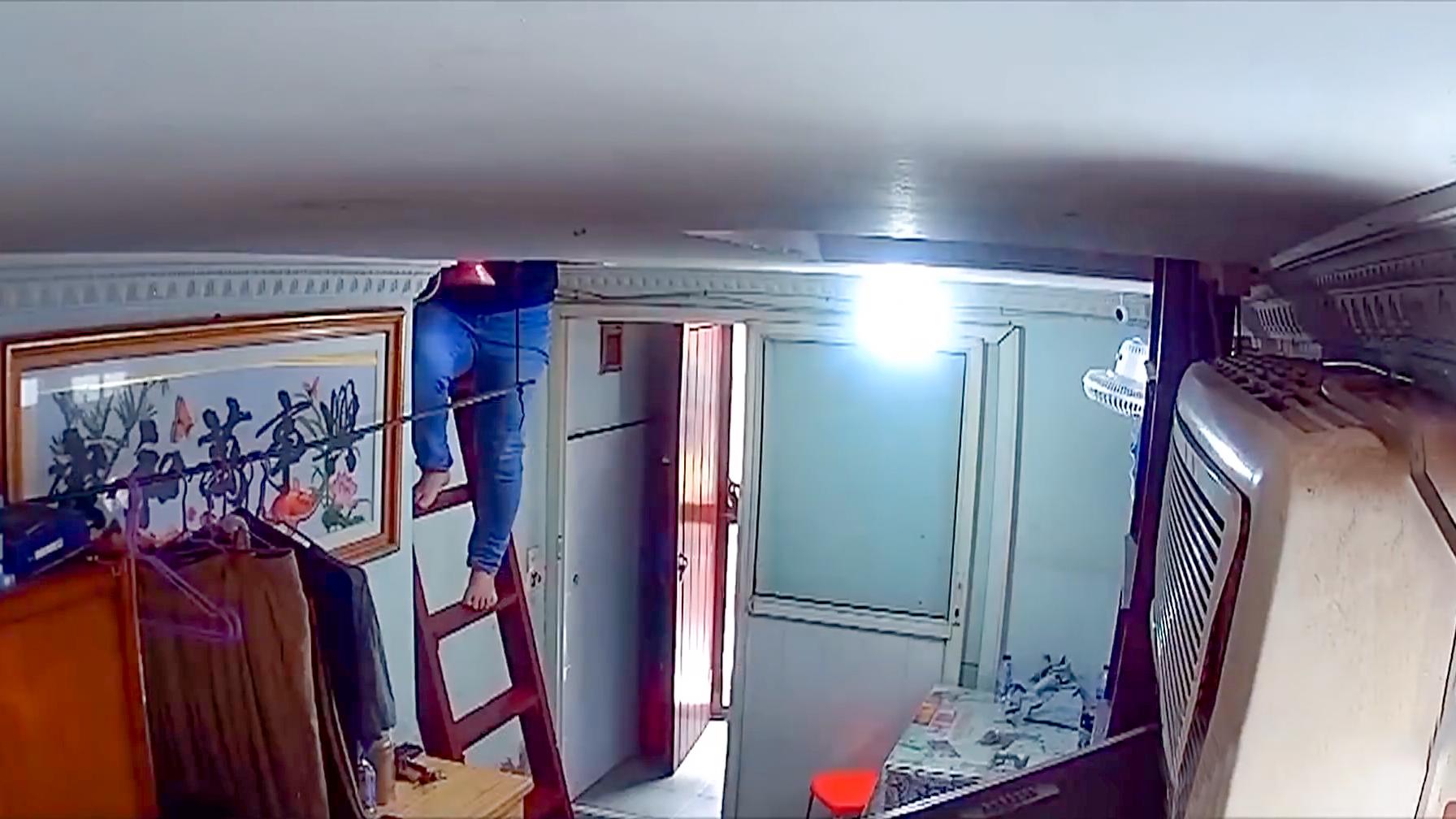 11㎡蜗居做婚房，因床太小，情侣无法玩翻身抱，未婚妻气到想悔婚