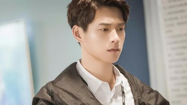 魏大勋|33岁魏大勋甩出一部大制作，更有多位老戏骨助阵，冲这阵容也要追