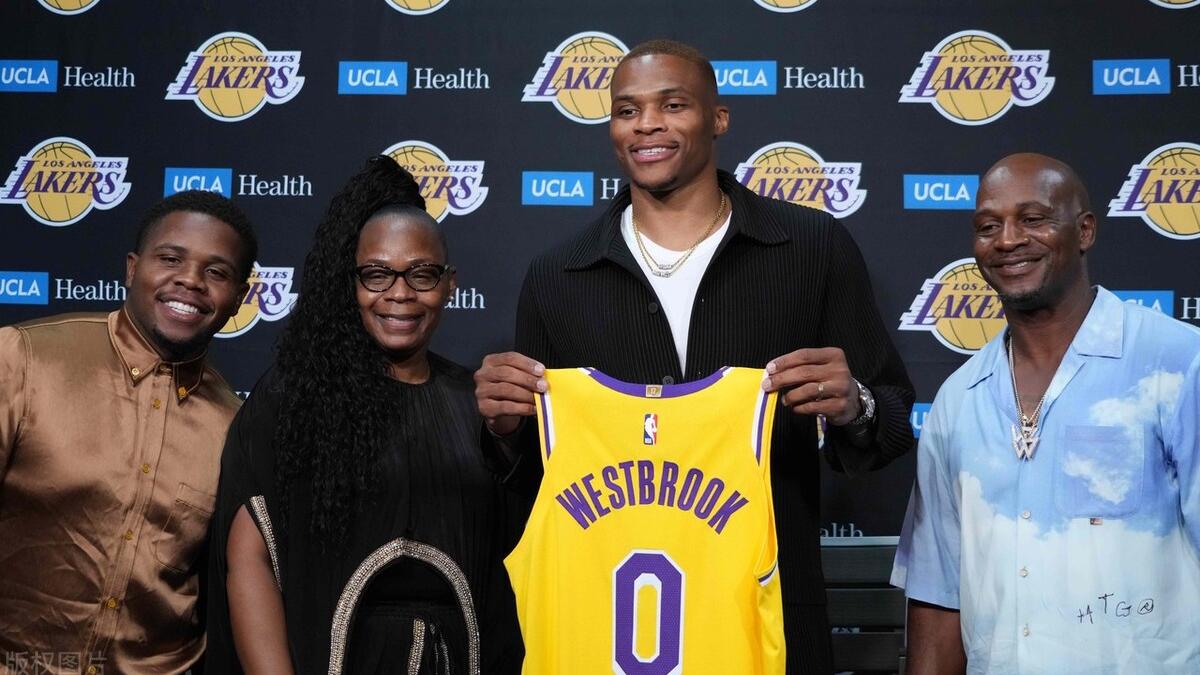 特斯拉|放得下脸面吗？记者建议威少打第六人，否则下赛季将结束职业生涯