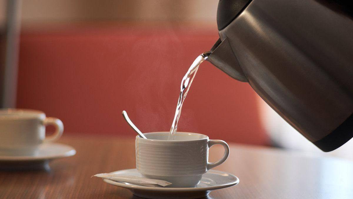 空腹|早上空腹喝水，比不吃早餐危害还大？劝告：这“三种水”不建议喝