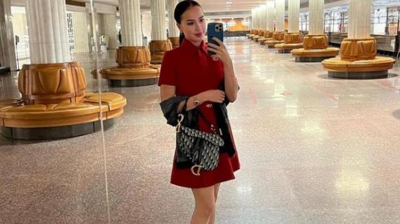 花滑|花滑奥运冠军难过发育关！最新近照曝光，昔日天才才19岁却像大妈