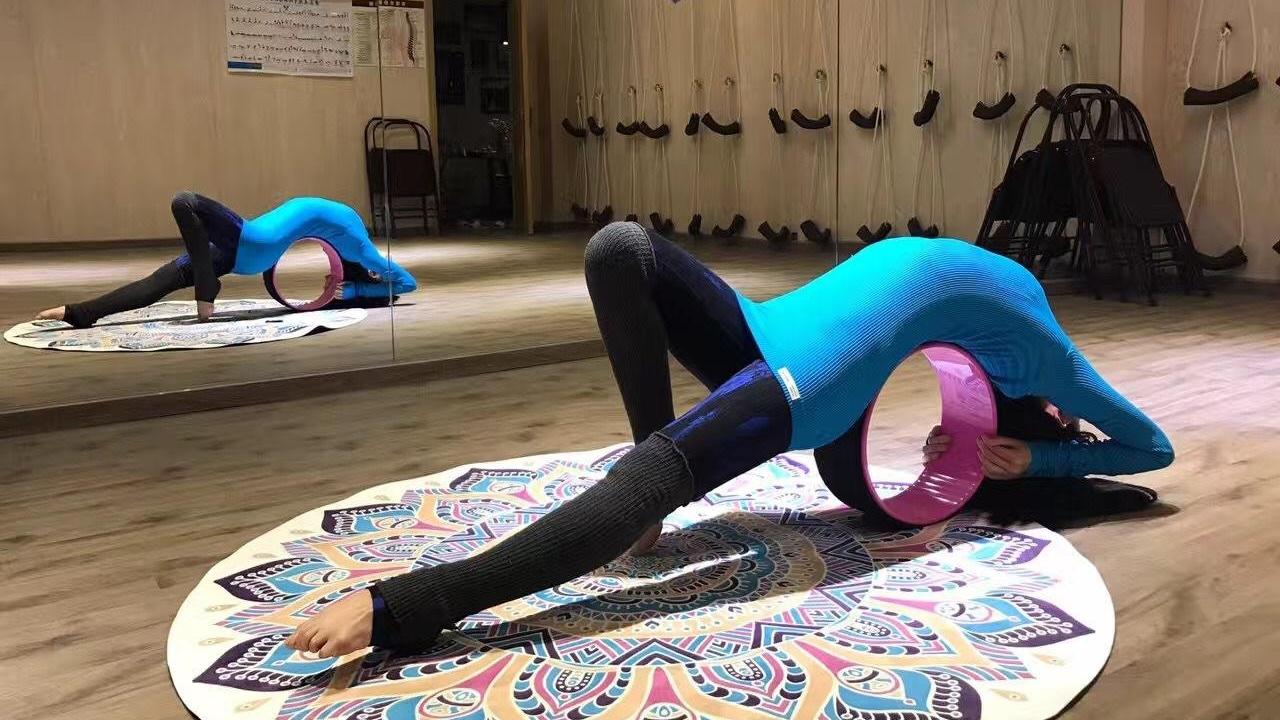 眼霜|40~50岁女人不想被贴“中年妇女”标签，建议要养成这几个好习惯。