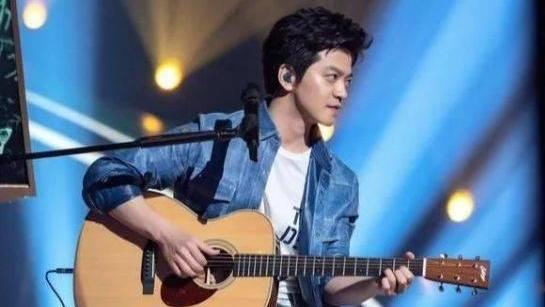 李健|她是清华女博士，因长相太美被发掘，三次拒绝进圈嫁歌手李健为妻