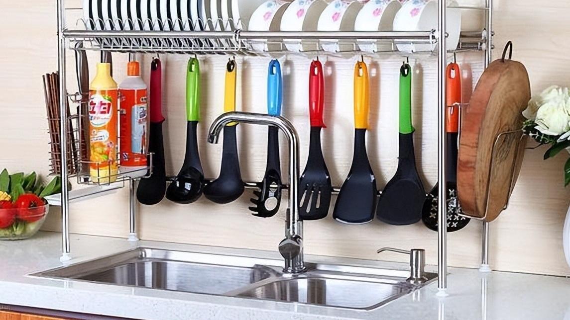 建议大家：别把水槽周边空着，学会这样“利用”，干净整洁省空间