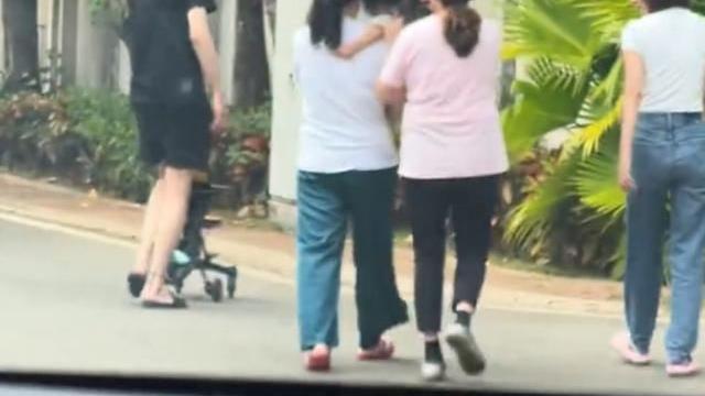 唐艺昕|唐艺昕一家三口出游，请俩保姆照顾女儿，2岁女儿身材超瘦像爸爸