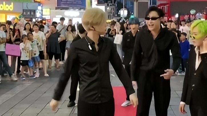 明星|精神小伙碰瓷大热明星，个个都很辣眼睛