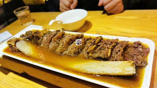 |粤菜红烧牛肋骨用湘菜口味做的招牌菜“香辣牛肋骨”建议收藏！