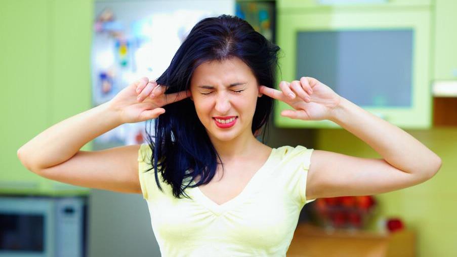 房子噪音大小与什么有关？与楼层有关吗？几楼的噪音小？