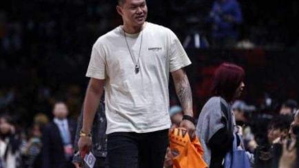 广东男篮|正式签约！广东宏远再迎一2米13大中锋，朱芳雨直接从北京抢人