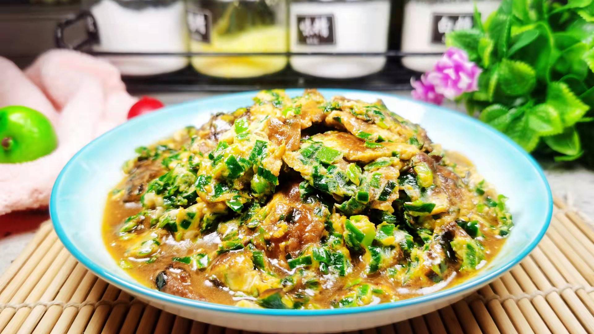 鸡蛋|冬季，这两样食材一起炒，营养全面，鲜嫩美味，上桌总是吃个精光