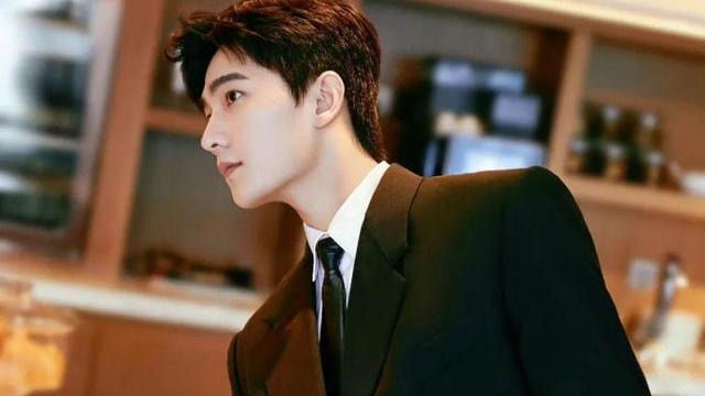 杨洋|这顶级资源，被她拿下了？