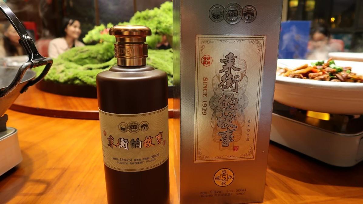 跟人碰杯喝酒时，很多人喜欢把杯子放低，这是什么意思？建议了解