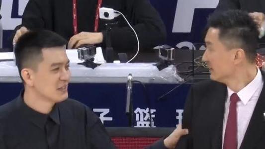 杜锋|杨鸣英雄惜英雄，杜锋指导动情感谢球队，赵睿两点发言无愧领袖