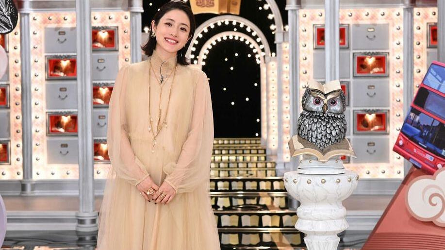 石原聪美|石原聪美挺孕肚首现身！“瓜子脸+四肢纤细”看呆网友：都没胖到