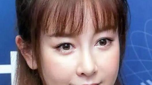 李玟|47岁李玟为母亲献歌！飙高音脖子青筋凸起，面部浮肿被指认不出