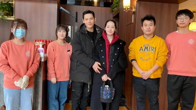 郭碧婷|小向太郭碧婷终于回归！带女儿探班向佐，穿棉服颜值回春气质绝