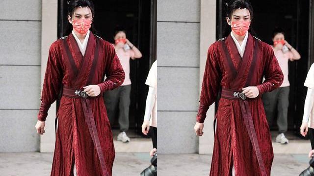 成毅|《莲花楼》主演开机剧照，成毅的男主有趣，陈都灵好瘦好漂亮！