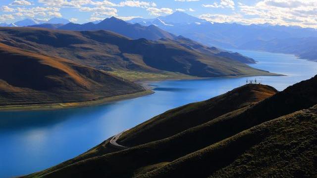 西藏|比法国浪漫，比新西兰纯净！地球最美的高原湖泊，都在中国西藏
