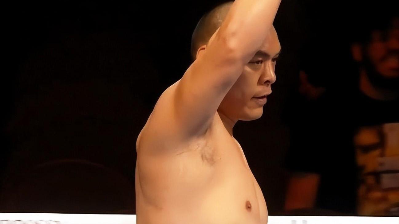 张志磊|大炮打蚊子！中国重量级拳王名将张志磊，114秒KO替补对手