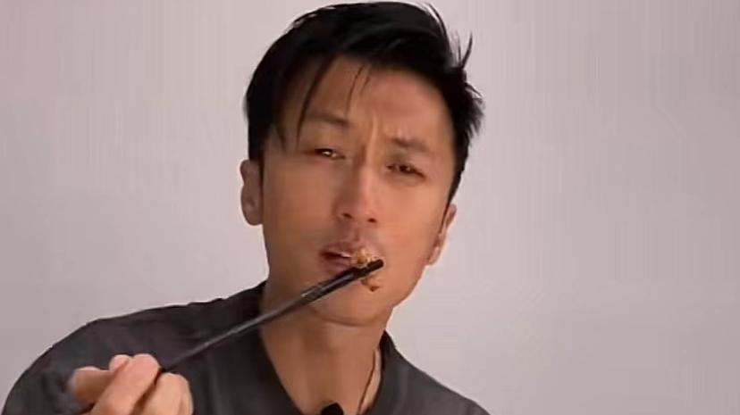 谢霆锋|谢霆锋一个人吃7道菜，被吐槽浪费，网友：有时间多陪陪儿子！