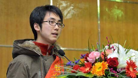 |刘霆：当年因为背母上大学感动全国，如今他已成功变性，成为刘婷