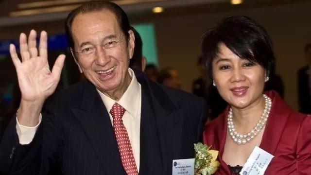 梁安琪|1994年，赌王四太太梁安琪和街市伟在酒店谈生意，没想到对方在茶水里动了手脚