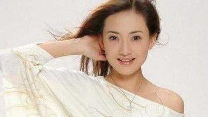 冯巩|她是射击冠军，演过冯巩媳妇，曾11次登上春晚，如今被老公宠上天