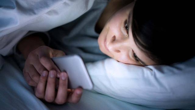 懒人科技，新Android系统一项功能使在床上阅读更容易一些