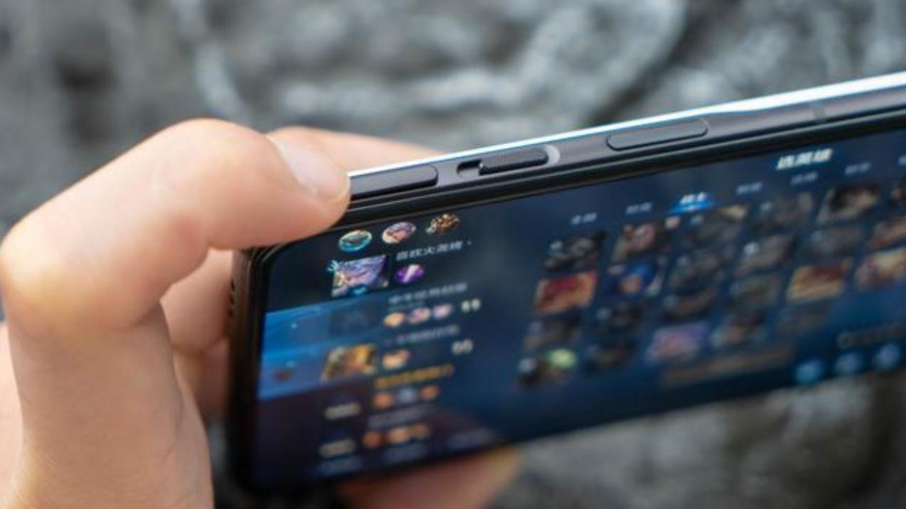 黑鲨5|黑鲨5实体肩键操作体验完爆红魔7，持续引领游戏手机肩键潮流