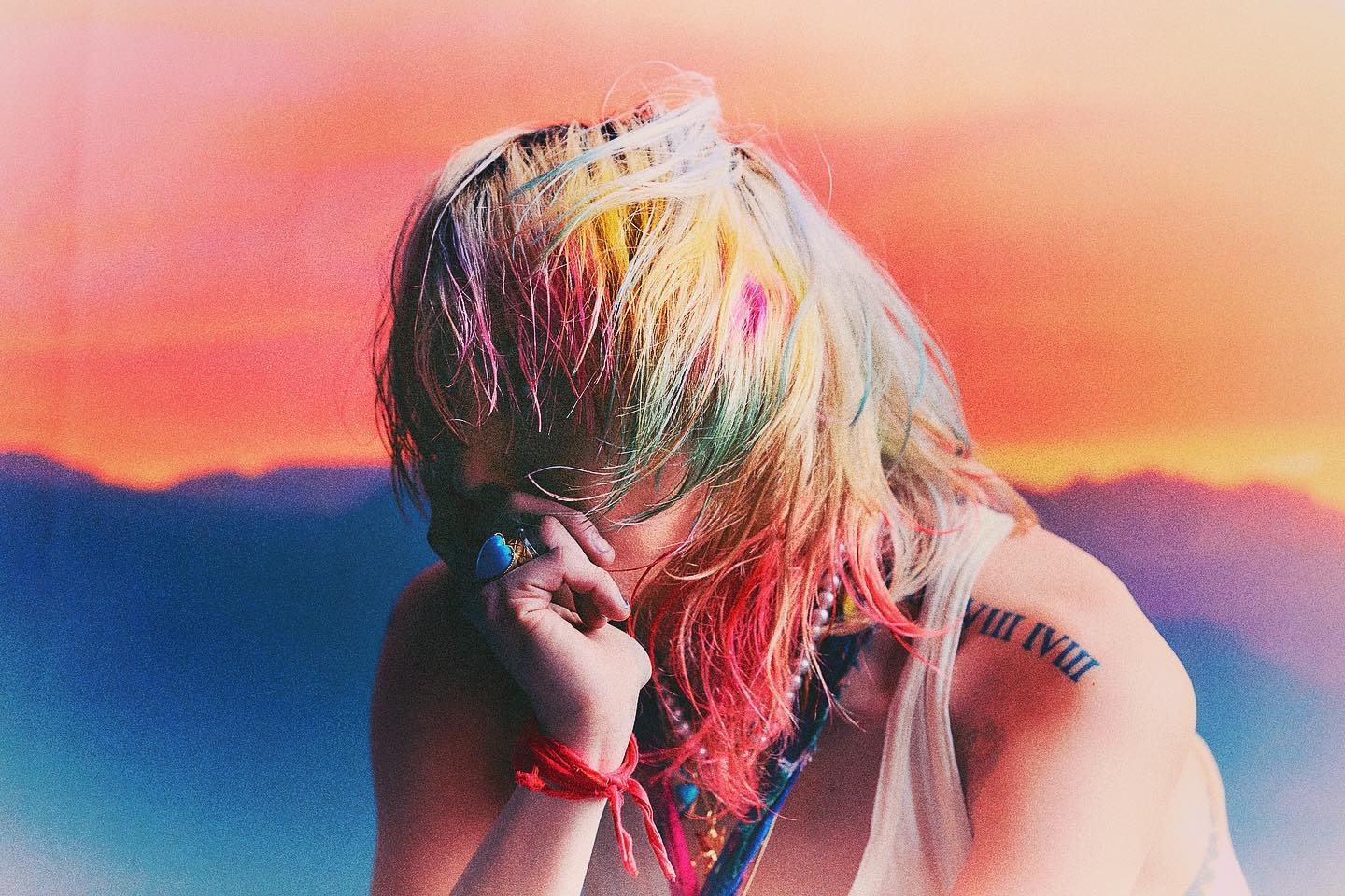 Big Bang|BIGBANG携新歌《春夏秋冬》回归，权志龙GD晒五彩长发造型