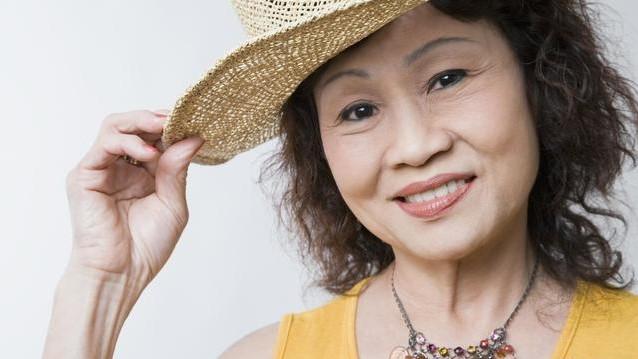 眼霜 五六十岁的女人护肤别太复杂，学会“精简护肤”，比用大牌更管用。