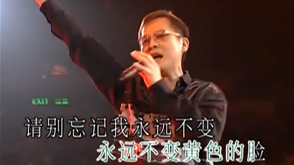 罗大佑|2004年，罗大佑当着23000人的面剪碎美国护照，霸气放话：我好怕