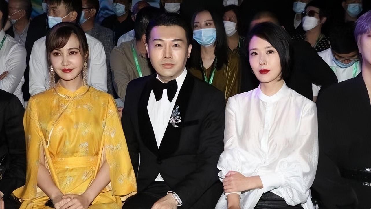 杨雪|颜丹晨杨雪同框，颜丹晨简约风显知性，杨雪旗袍装温婉大方