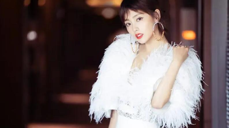 程晓玥|圈中名媛：身家20多亿的周扬青，家世显赫的程晓玥，豪横的张嘉倪！