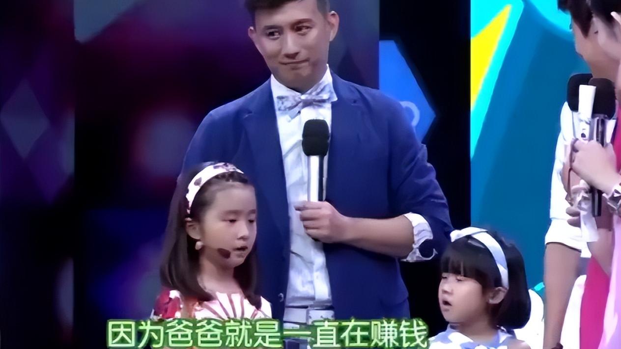 黄忆慈|16岁黄多多乡下田里拍照！穿短裙露出一截长腿，3个耳洞太抢眼