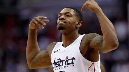 现役球员当中有哪些能够拿下单赛季场均30分的成绩呢？