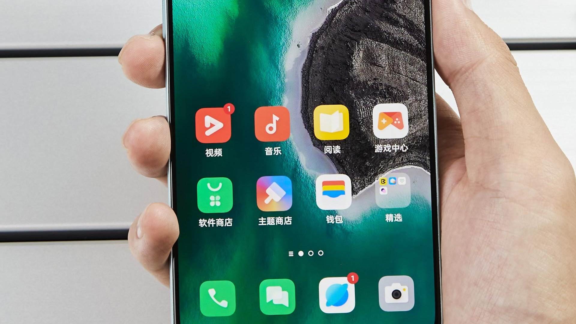 iPhone|iPhone 13刘海屏对比OPPO Reno8全面屏，谁的正面颜值更高？