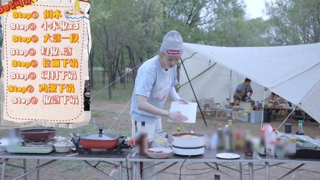 鹿晗|鹿晗罕晒露营视频，32岁颜值依旧能打，与好友聊高中趣事氛围轻松