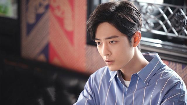 肖战|《余生》播放量破38亿，《腾讯视频》发文，肖战签名拍立得照来了