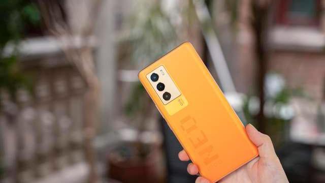 iqoo|双旗舰芯加持，上分更轻松！iQOONeo5S入手很香