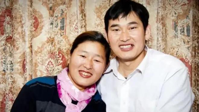 朱之文|大衣哥说要忆苦思甜，窝窝头是家常便饭，邻居却说一家子戏精