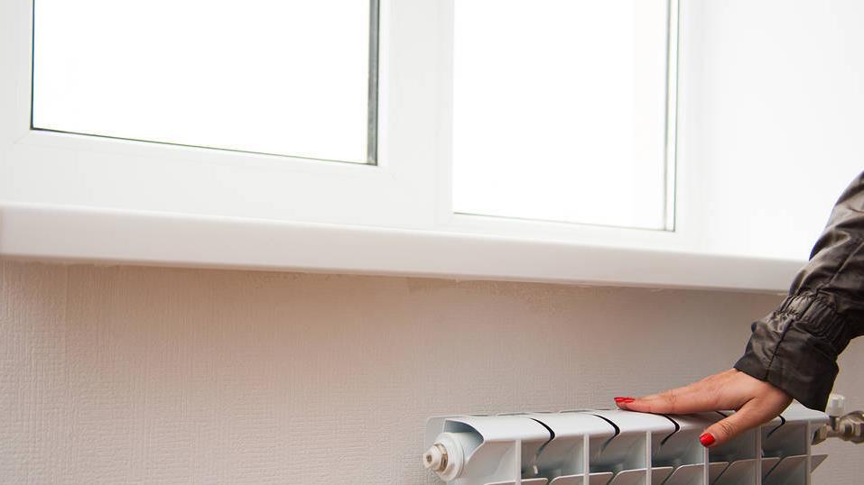 用暖气片和地暖的越来越多，为什么？暖气与空调有何区别？